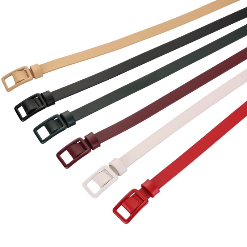 Ceinture Adélaïde femme fine en cuir pleine fleur, disponible en plusieurs coloris : beige, noir, vert foncé, bordeaux, blanc et rouge. Boucle rectangulaire assortie.