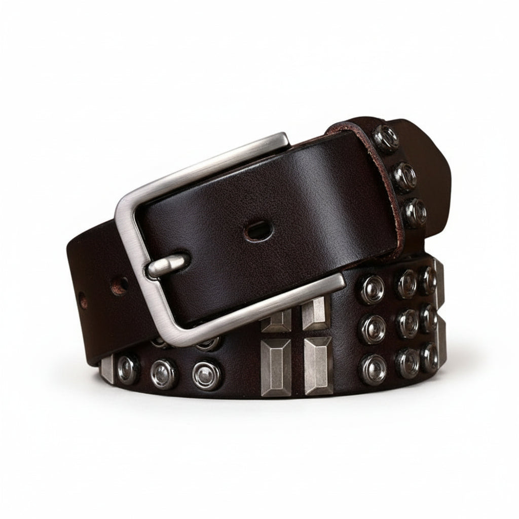 Ceinture homme Adrien en cuir marron foncé avec clous métalliques argentés et boucle ardillon rectangulaire.