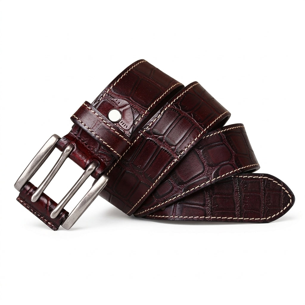 Ceinture Amboise en cuir pleine fleur marron gaufré façon crocodile avec boucle double ardillon en métal argenté patiné et surpiqûres sellier.