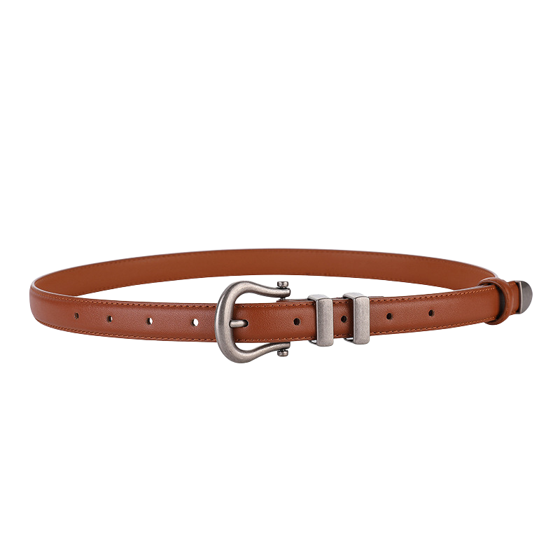 Ceinture femme Angélique en cuir marron cognac avec boucle ardillon argentée vieillie au design asymétrique et brossé.