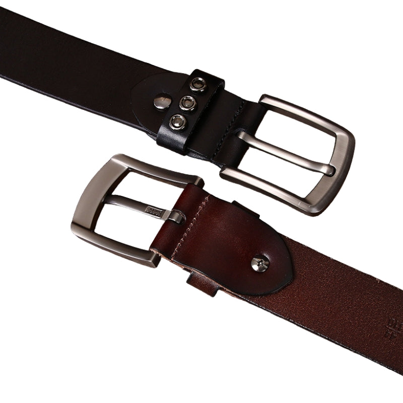 Deux ceintures pour homme Aragon en cuir pleine fleur, une noire et une marron, avec boucles ardillon argentées et rivets décoratifs.