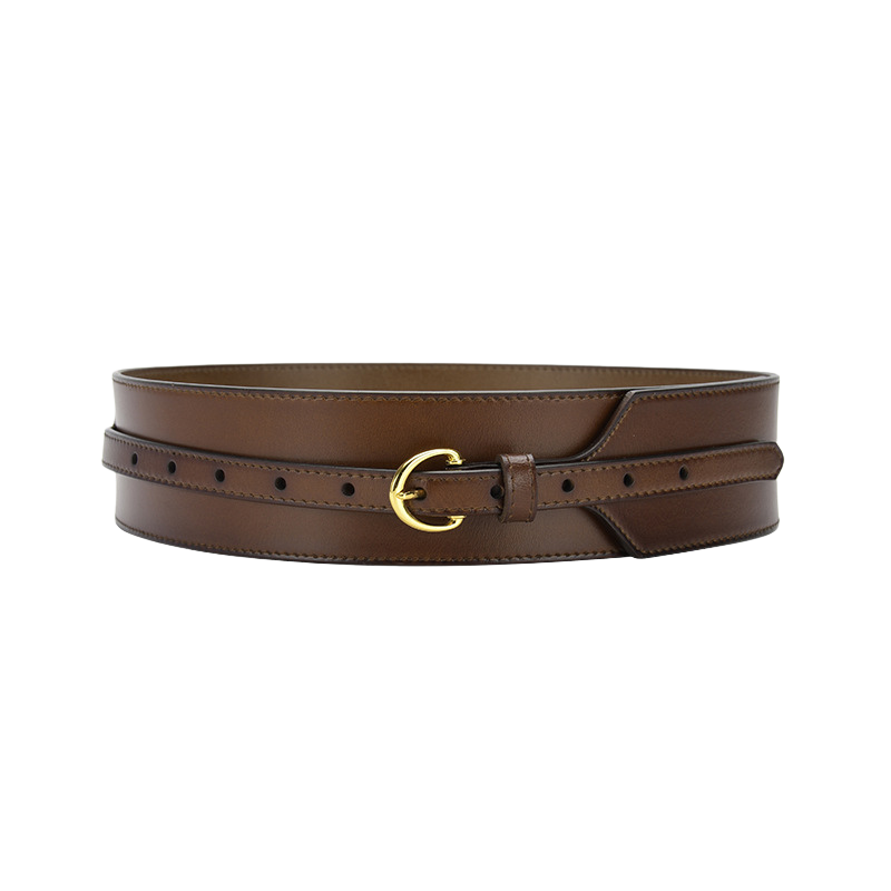 Ceinture femme Audace en cuir verni marron foncé, dotée d'une boucle dorée et d'une double surpiqûre décorative.
