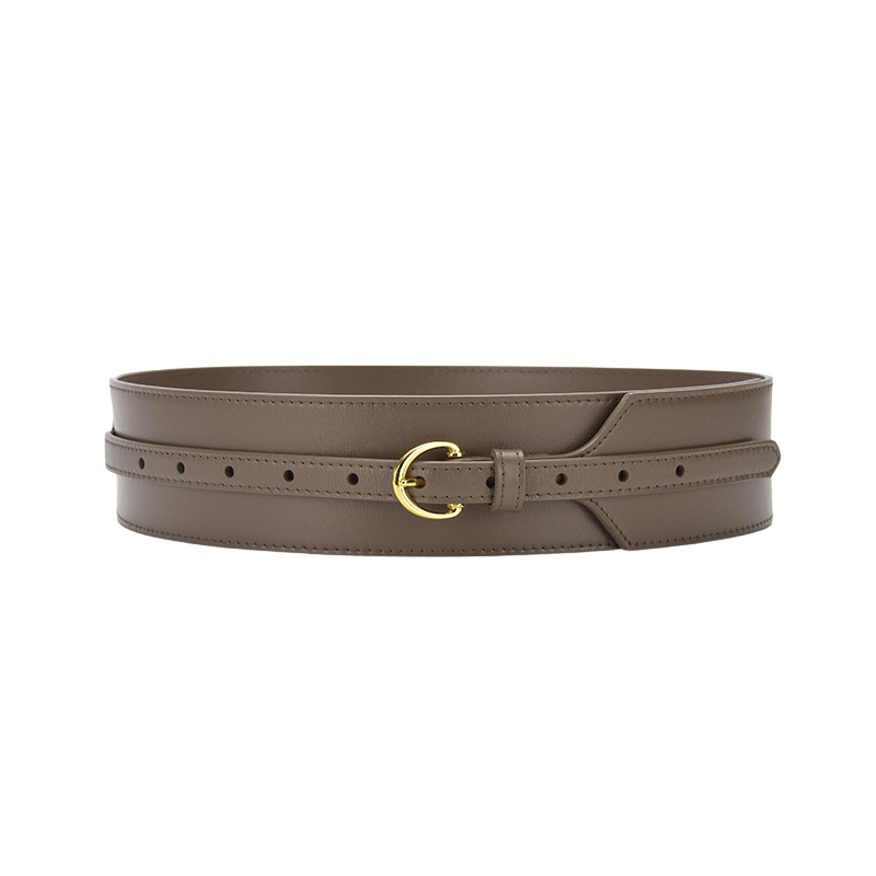 Ceinture femme Audace en cuir verni gris avec boucle dorée et double surpiqûre décorative.