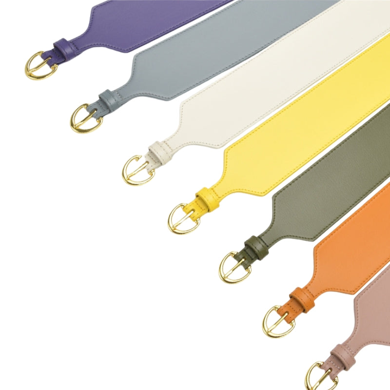 Ceintures femme Audace en cuir verni rigide, disponibles en plusieurs couleurs vives avec boucles dorées à ardillon et double surpiqûre décorative.