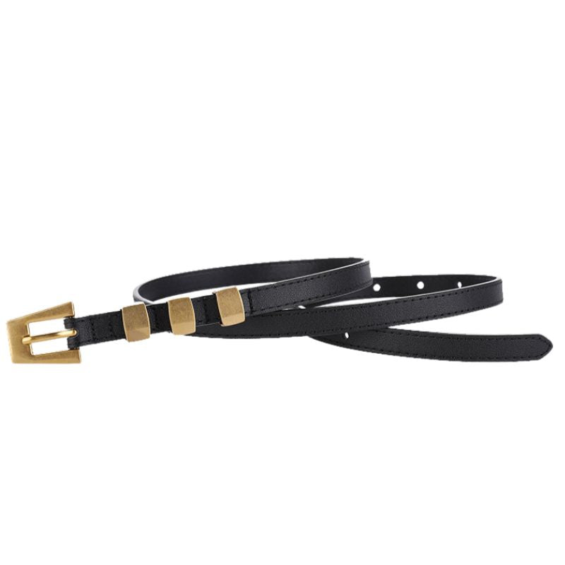 Ceinture fine noire Béatrice en cuir nubuck avec boucle ardillon dorée et trois passants carrés dorés.