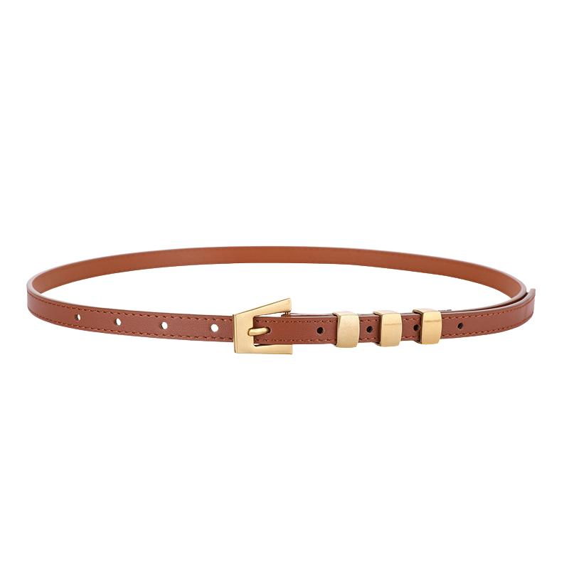 Ceinture fine en cuir marron de la marque Béatrice avec boucle ardillon triangulaire dorée et trois petits anneaux dorés sur la lanière.