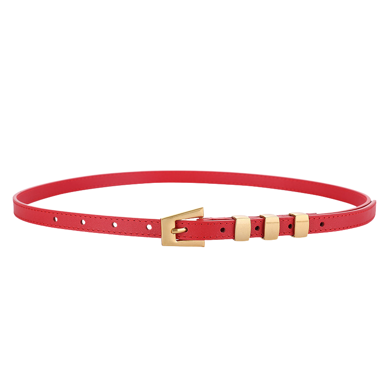 Ceinture fine rouge Béatrice en cuir nubuck avec boucle ardillon dorée triangulaire et trois petits anneaux dorés.