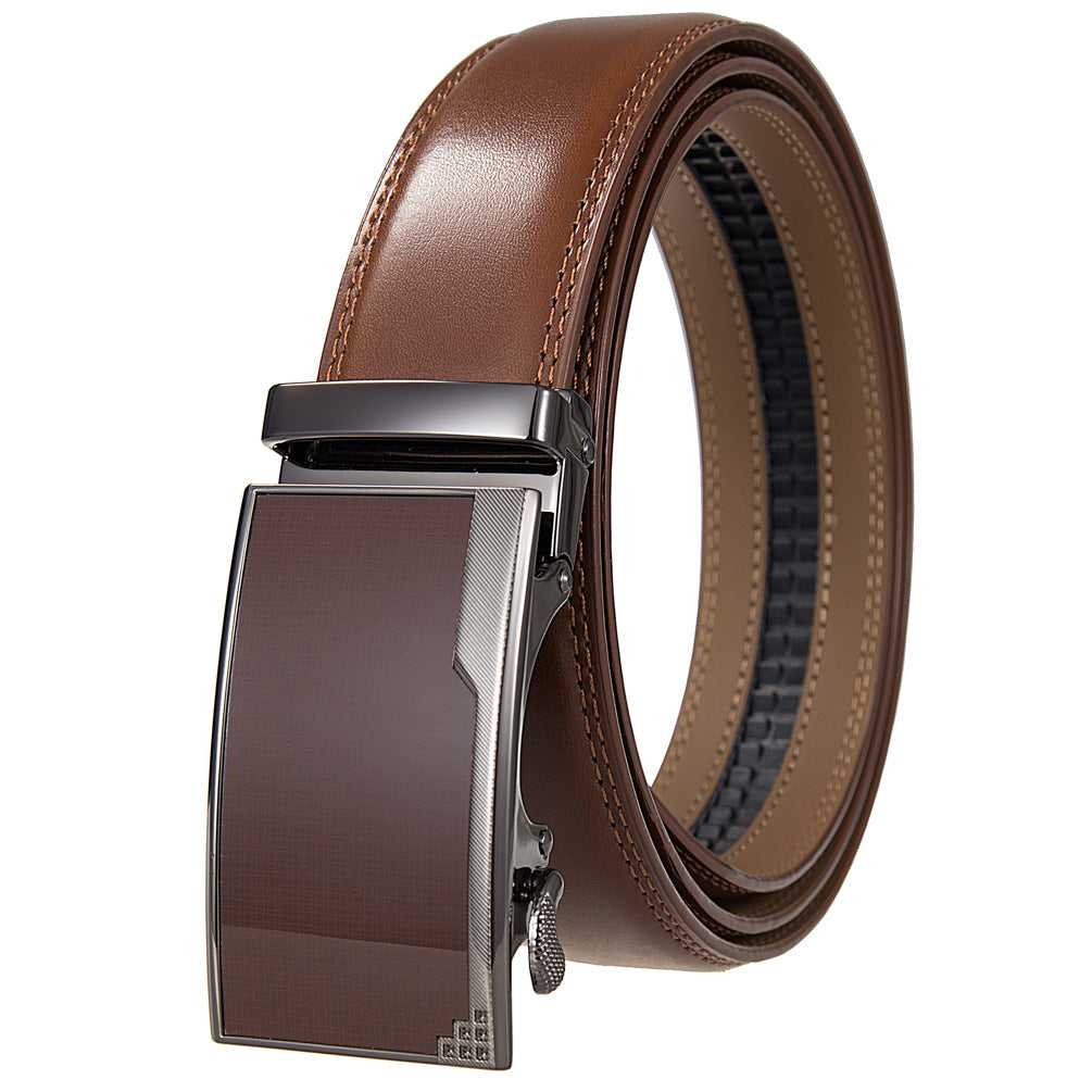 Ceinture Beaubour 95 en cuir de vachette marron café, avec boucle automatique argentée et détail texturée. #fullwidth