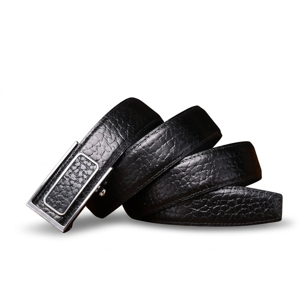 Ceinture homme Beauvoir en cuir pleine fleur de vachette noir grainé avec boucle automatique rectangulaire argentée et mécanisme cranté sans trou pour un ajustement précis.