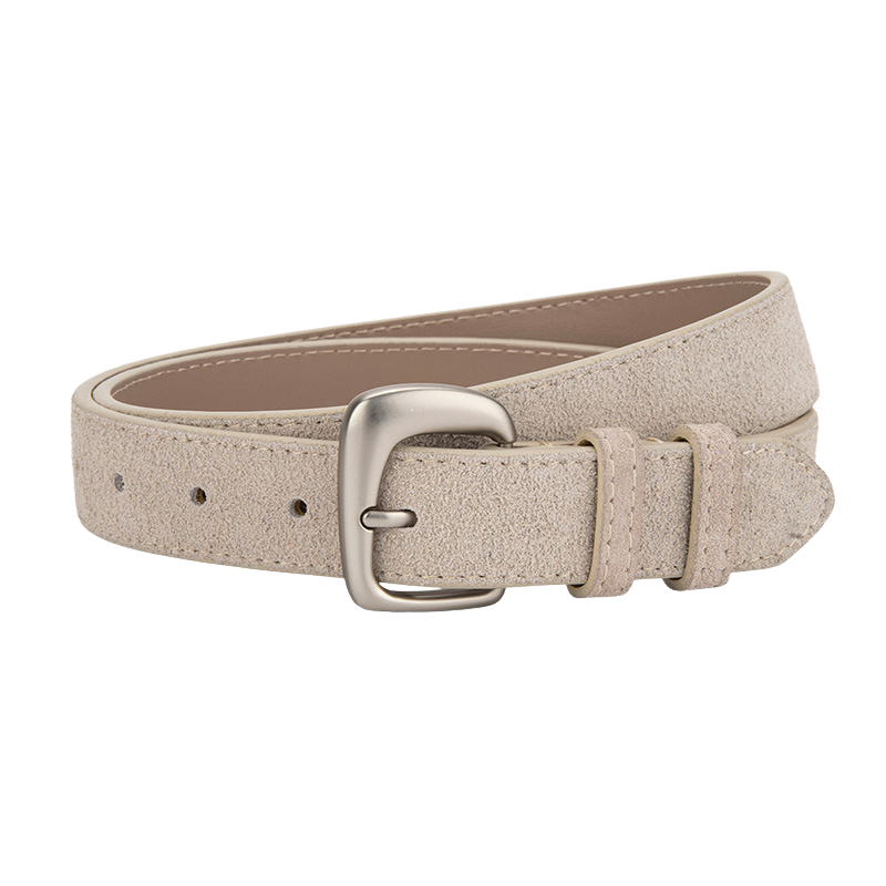 Ceinture fine et souple Bérengère en cuir de vachette refendu couleur blanc cassé, finition suédé sablé. Elle présente une boucle argentée mate et mesure 2,8 cm de large.