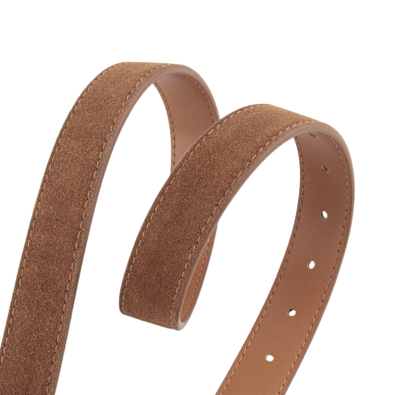 Ceinture fine Bérengère en cuir de vachette marron avec finition suédée sablée et coutures ton sur ton.