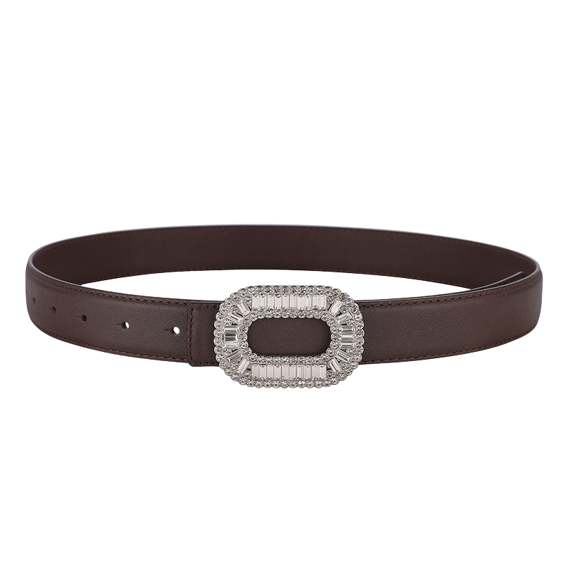 Ceinture marron en cuir pleine fleur pour femme, modèle Blanche, avec une boucle ovale sertie de strass brillants. #fullwidth