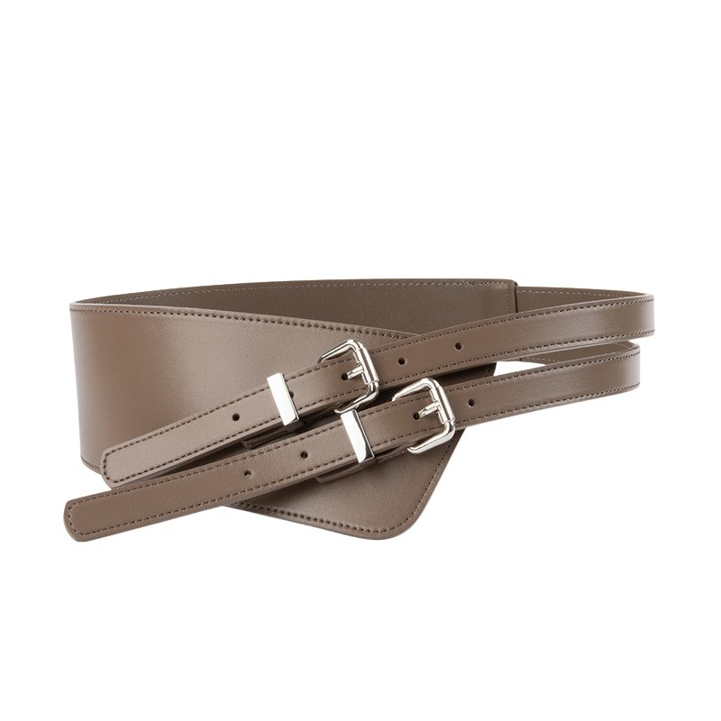 Ceinture femme Candeur en cuir marron café, avec double boucle argentée et design asymétrique.