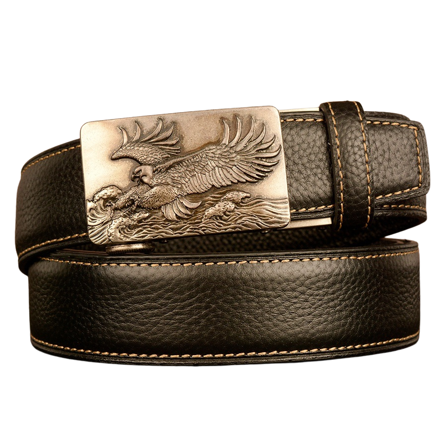 Ceinture homme Célestin 13 en cuir noir avec boucle argentée ornée d'un aigle sur fond marin. Finition texturée et coutures apparentes.