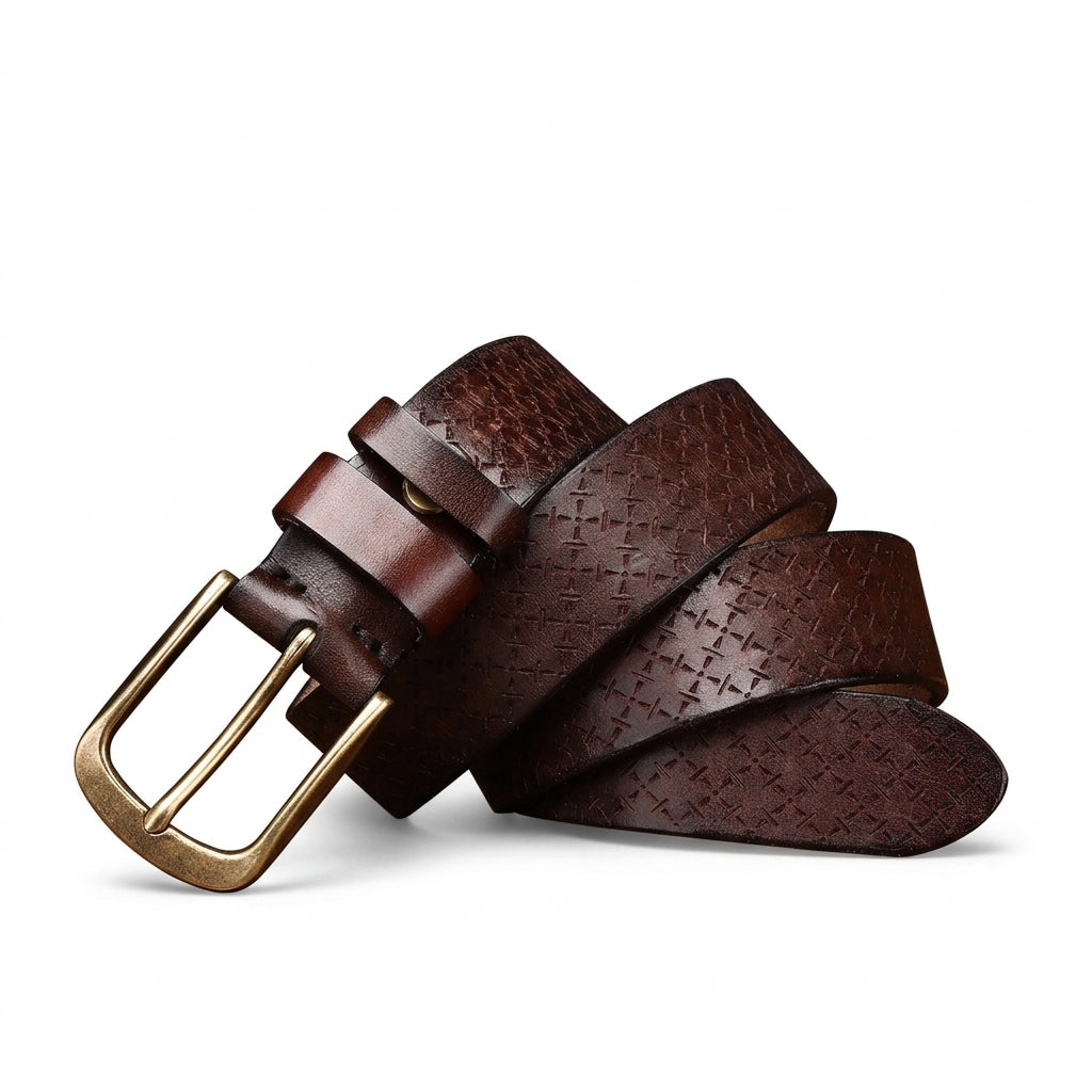 Ceinture homme Chambord en cuir de vachette pleine fleur marron huilé avec motifs géométriques gravés et boucle ardillon en cuivre antique