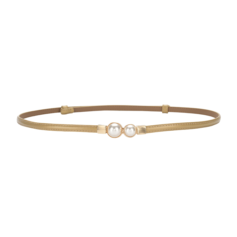 Ceinture fine beige Chamonix pour femme en cuir de vachette avec deux perles décoratives dorées et fermoir clipsable.