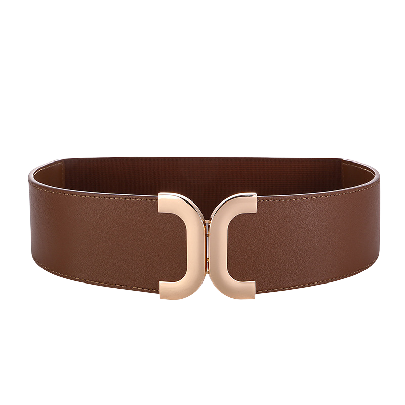 Ceinture femme Charisma marron en cuir pleine fleur avec boucle dorée en forme de double C incurvée.
