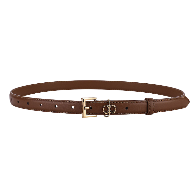 Ceinture femme Clara en cuir marron avec boucle dorée et détail décoratif, largeur 1,8 cm.