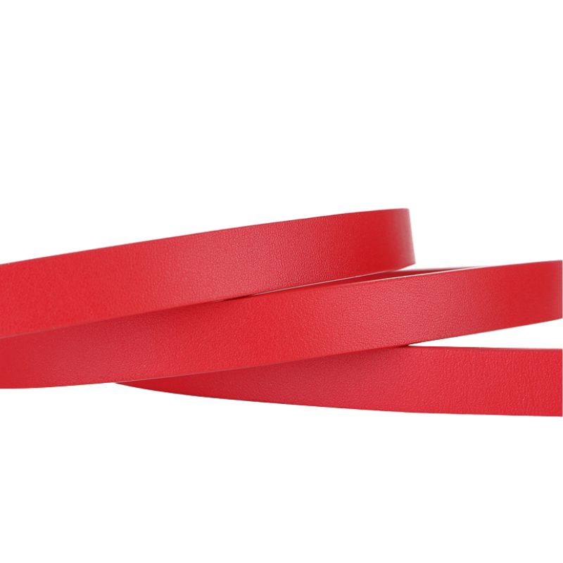 Ceinture fine rouge Colmar en cuir pleine fleur pour femme, finition daim lisse, 1,4 cm de large, sans boucle métallique apparente.