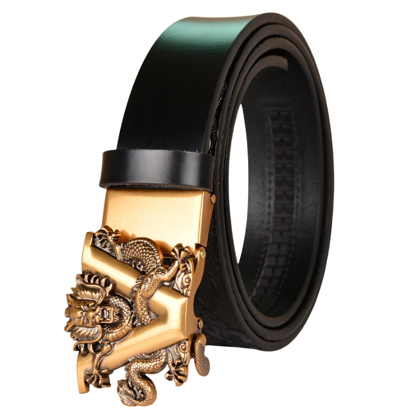 Ceinture homme noire Corentin en cuir avec boucle dorée ornée d'un motif dragon en relief et d'un V stylisé.