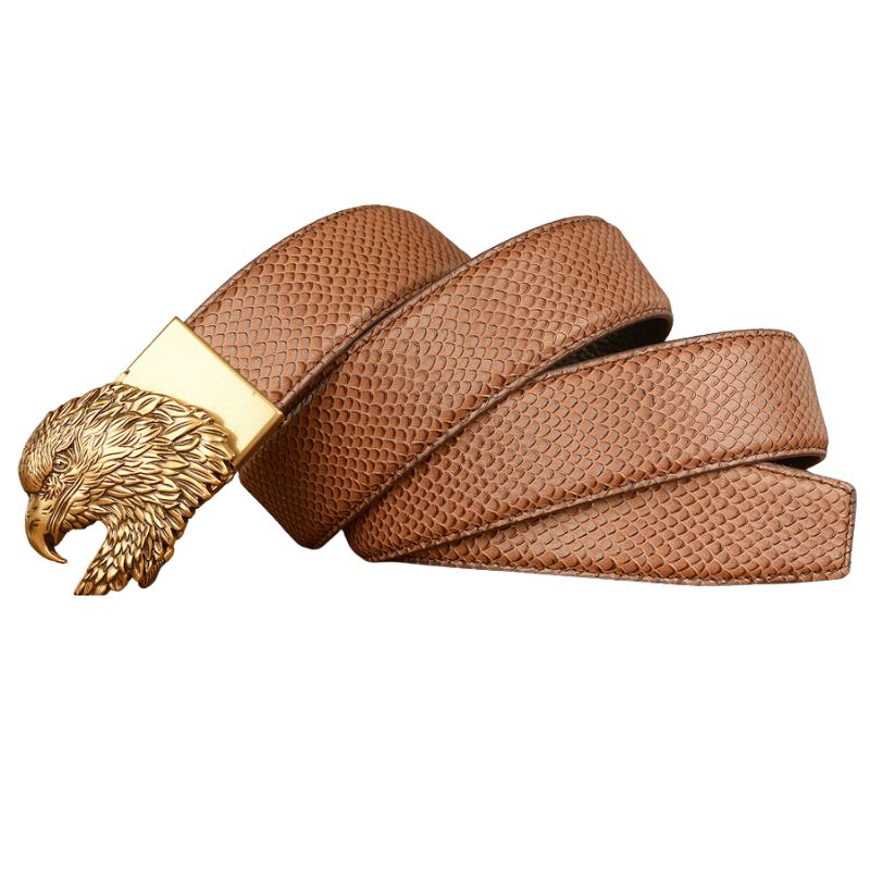 Ceinture pour homme Crocoborn 3 en cuir de vachette marron avec boucle tête d'aigle dorée et finition texturée peau de poisson. #fullwidth
