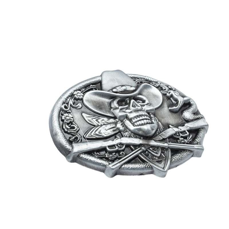 Boucle de ceinture argentée pour homme, style western, ornée d'une tête de mort avec chapeau de cowboy, serpents et fusils croisés.