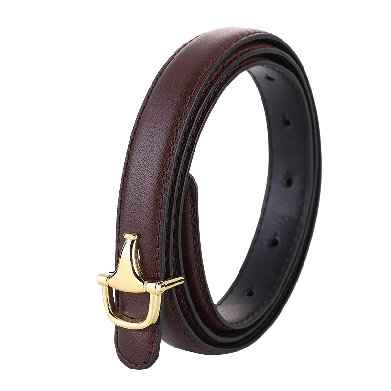 Ceinture fine en cuir pleine fleur marron pour femme, avec une boucle dorée en forme de mors inversé.