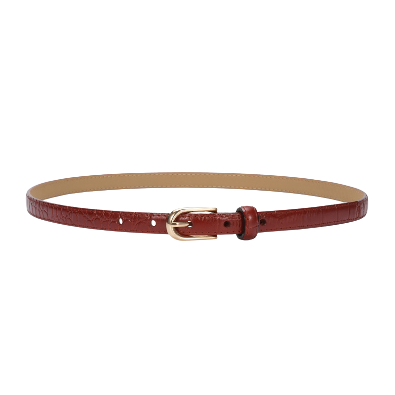 Ceinture fine pour femme Élégante en cuir refendu marron avec texture crocodile et boucle ardillon dorée.