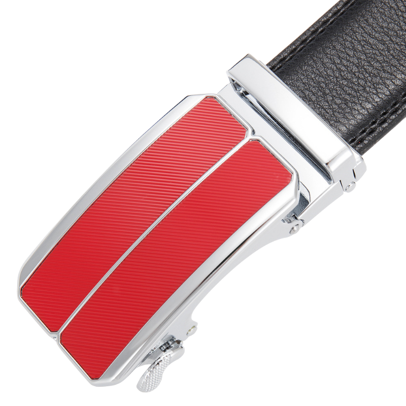Boucle automatique rectangulaire argentée pour ceinture homme Éloi 1, ornée de deux inserts rouge vif texturés de fines rainures parallèles.