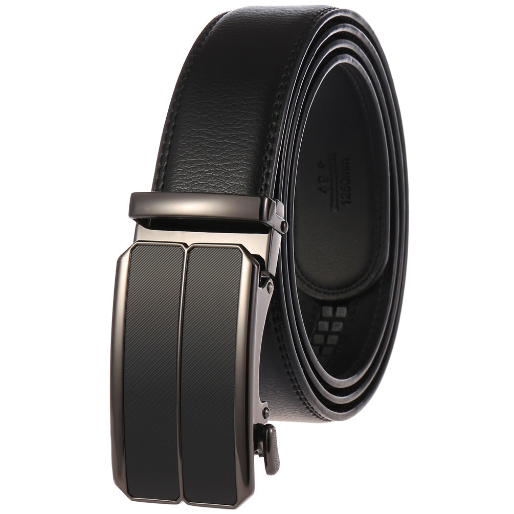Ceinture pour homme Éloi 20 en cuir de vachette refendu noir avec boucle automatique rectangulaire argentée texturée et lanière lisse.