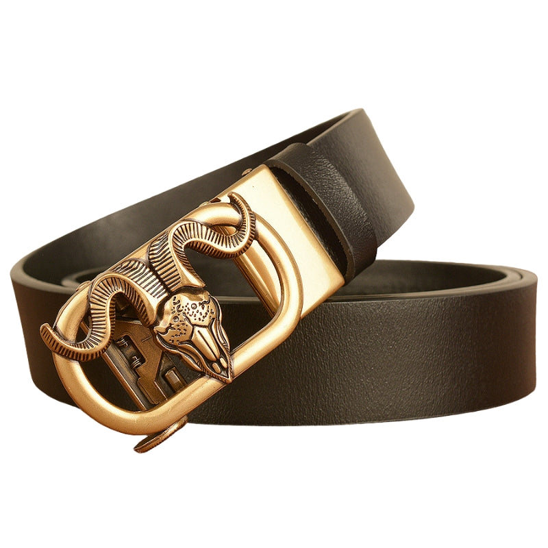 Ceinture pour homme Éloïs en cuir noir avec boucle automatique dorée ornée d'une tête de bélier ajourée.