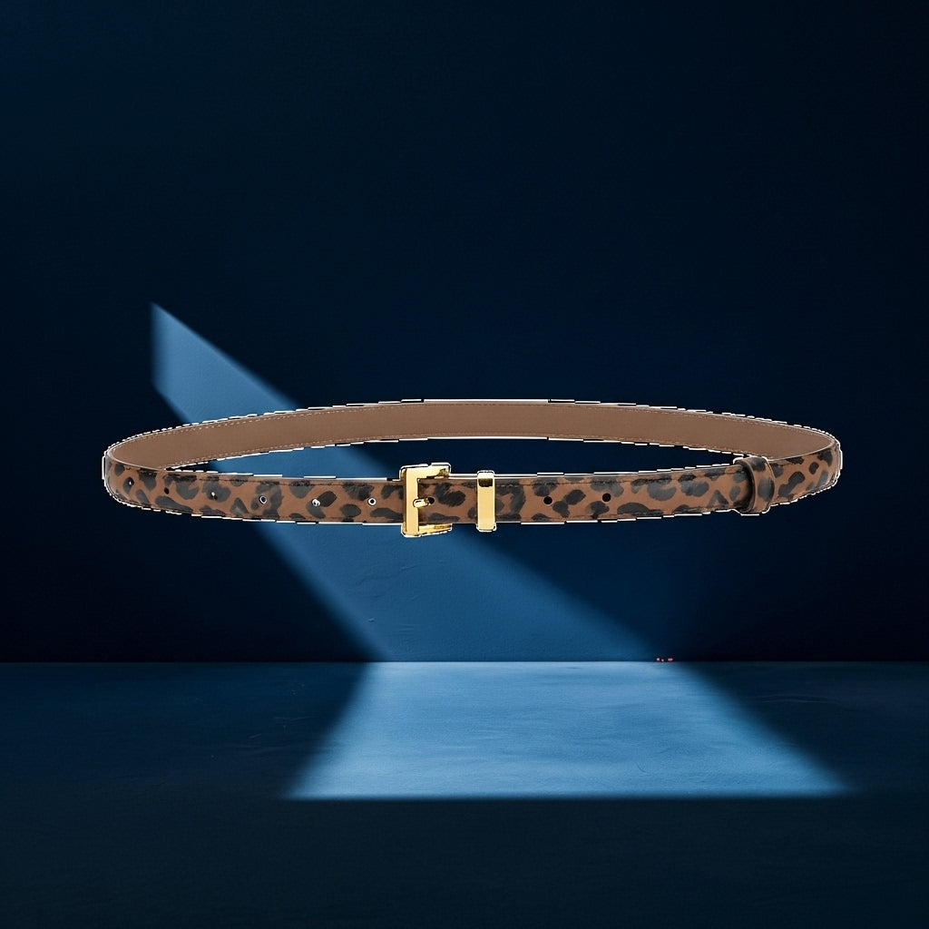 Ceinture fine "Éternelle" en cuir marron imprimé léopard avec une boucle ardillon carrée dorée, 1,8 cm de large. #fullwidth