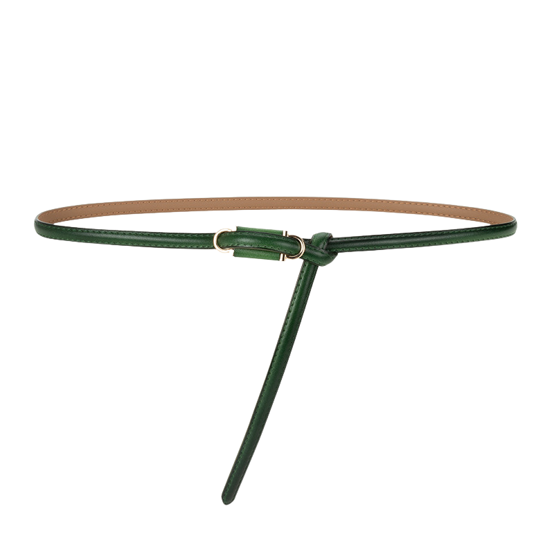 Ceinture femme Étoile en cuir refendu vert foncé, fine et souple, avec un nœud et une boucle dorée discrète, idéale pour marquer la taille ou les hanches.