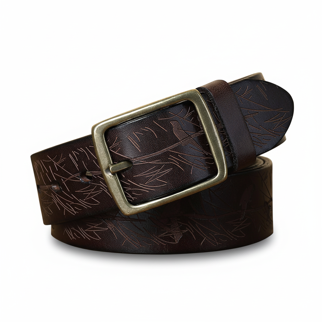 Ceinture homme en cuir pleine fleur Forêt d’Automne, couleur café, avec gravure artisanale de branches et d'un oiseau, boucle rectangulaire en cuivre doré vieilli.