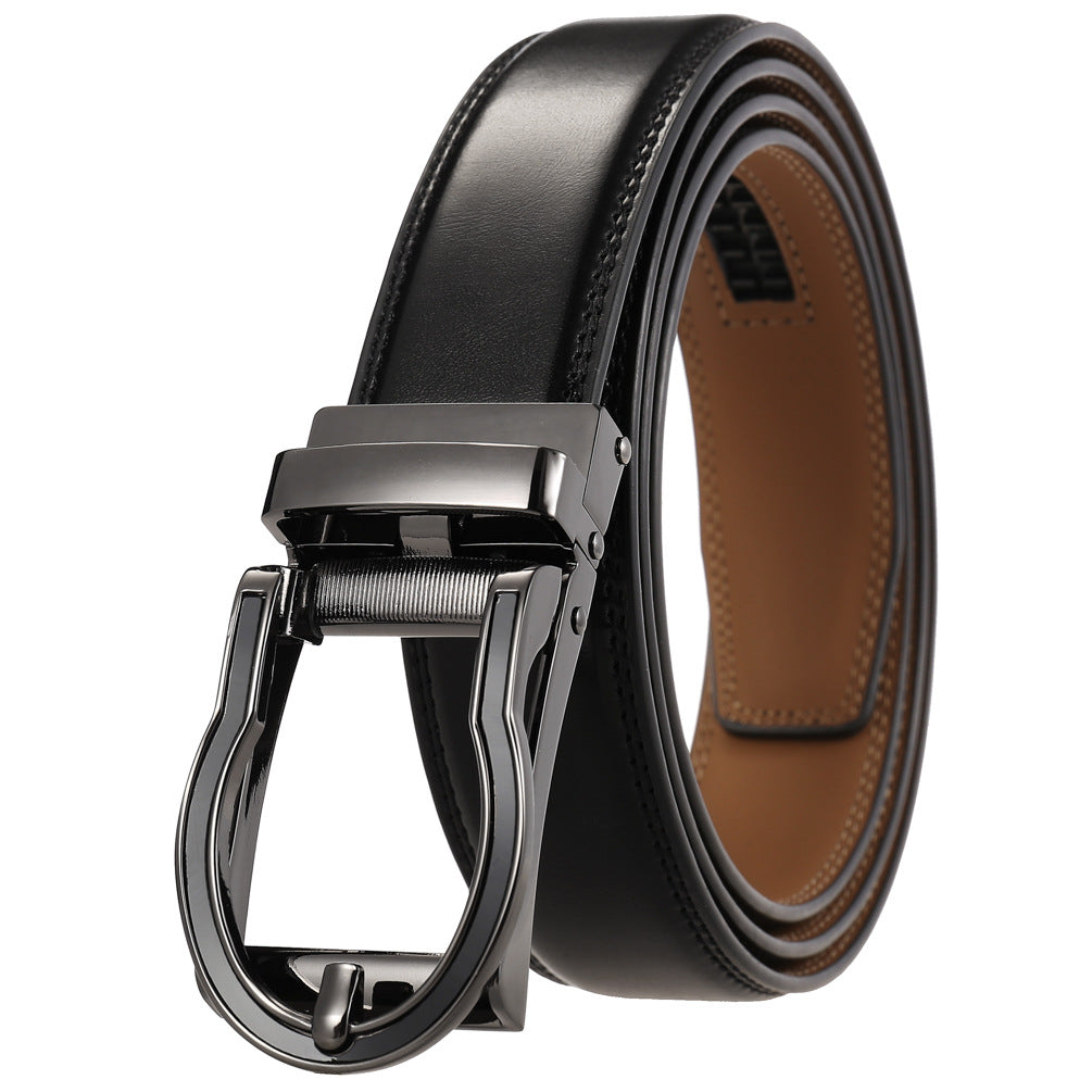 Ceinture Gaël noire pour homme en cuir de vachette avec boucle métallique argentée en forme de fer à cheval et système automatique.