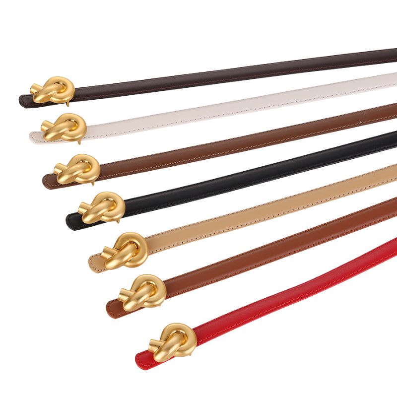 Ceinture fine Inès en cuir pleine fleur disponible en plusieurs couleurs (marron foncé, blanc, marron clair, noir, beige, marron moyen, rouge) avec boucle dorée en forme de nœud.