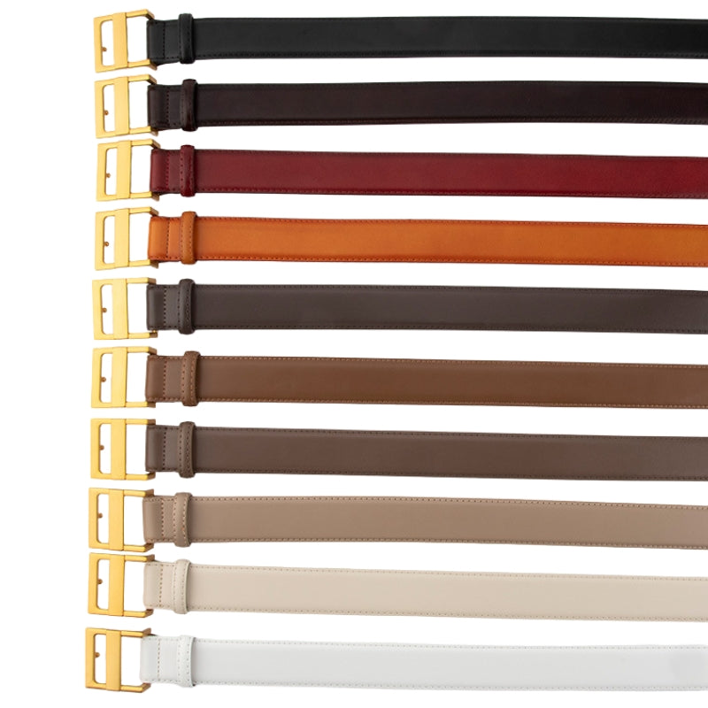 Collection de ceintures fines Innocente en cuir lisse avec boucles rectangulaires dorées, disponibles en noir, marron foncé, bordeaux, orange, marron clair, beige, crème et blanc.