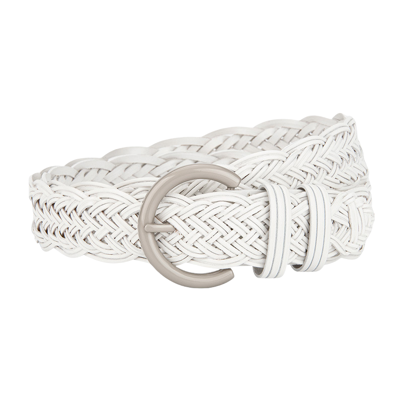 Ceinture blanche tressée Irisée en simili cuir recyclé avec boucle métallique argentée arrondie.
