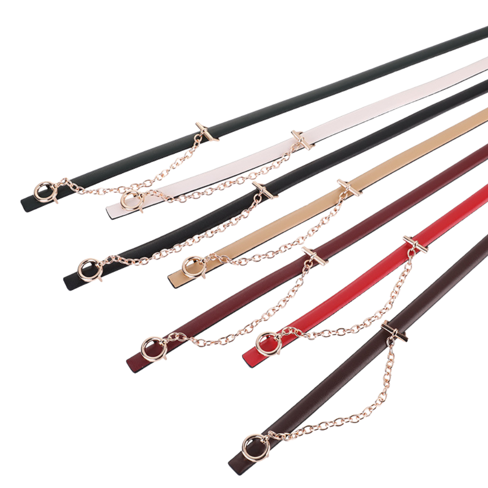 Ceinture fine pour femme Isaline 1 en cuir pleine fleur, disponible en plusieurs coloris : noir, blanc, beige, bordeaux et rouge. Fermeture par système T-bar et chaînette décorative dorée. Parfait accessoire pour une touche d'élégance discrète.