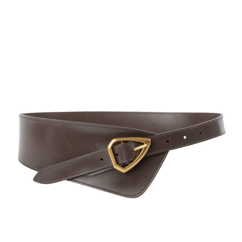 Ceinture femme Kloé en cuir marron avec boucle triangle dorée et forme corset