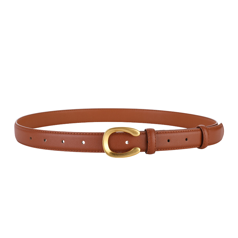 Ceinture fine en cuir marron clair pour femme, modèle Lauriane, avec boucle dorée en forme de C.