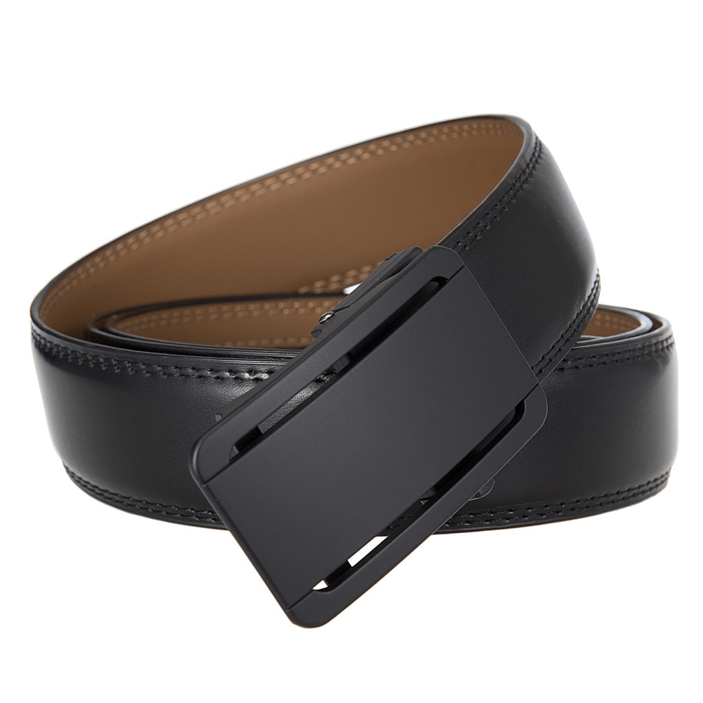 Ceinture Léo Tiss 95 noire pour homme avec boucle automatique rectangulaire en alliage métallique finition noire. Lanière en cuir de vachette pigmenté.
