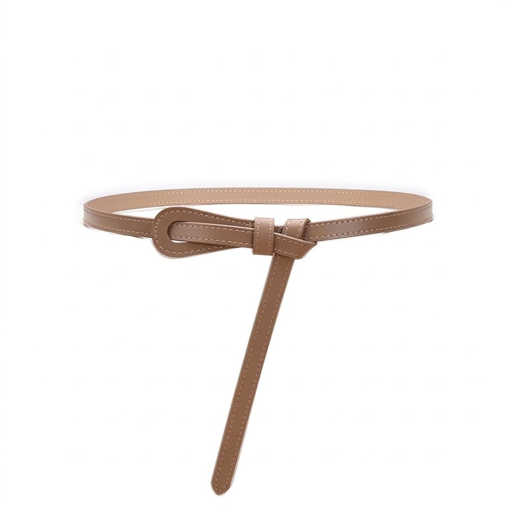 Ceinture fine pour femme Léopoldine en cuir beige lisse avec boucle ardillon gainée de cuir
