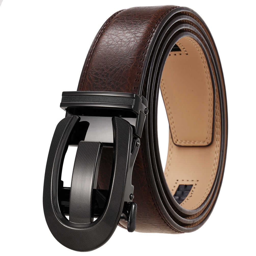 Ceinture homme Louvre60 en cuir marron avec boucle automatique ovale noire mate, fini brossé. #fullwidth