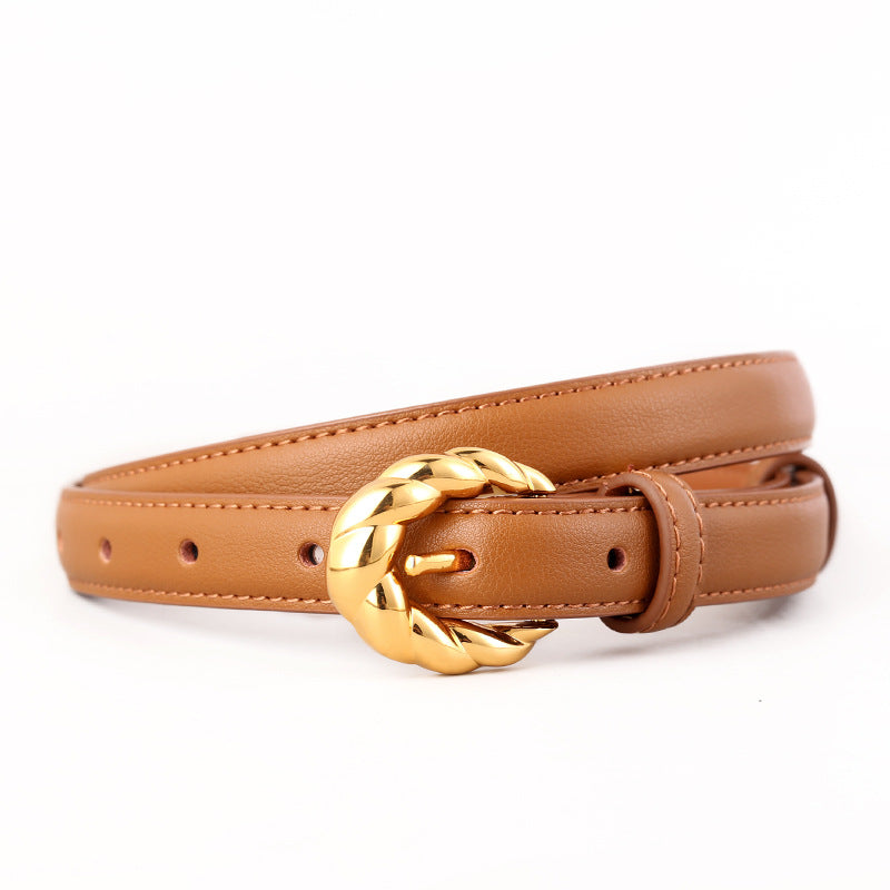 Ceinture fine pour femme Madeline en cuir marron lisse avec boucle ardillon ronde en métal doré torsadé
