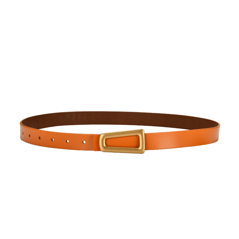 Ceinture femme Majestueuse en cuir orange avec boucle crochet clou rectangulaire dorée.
