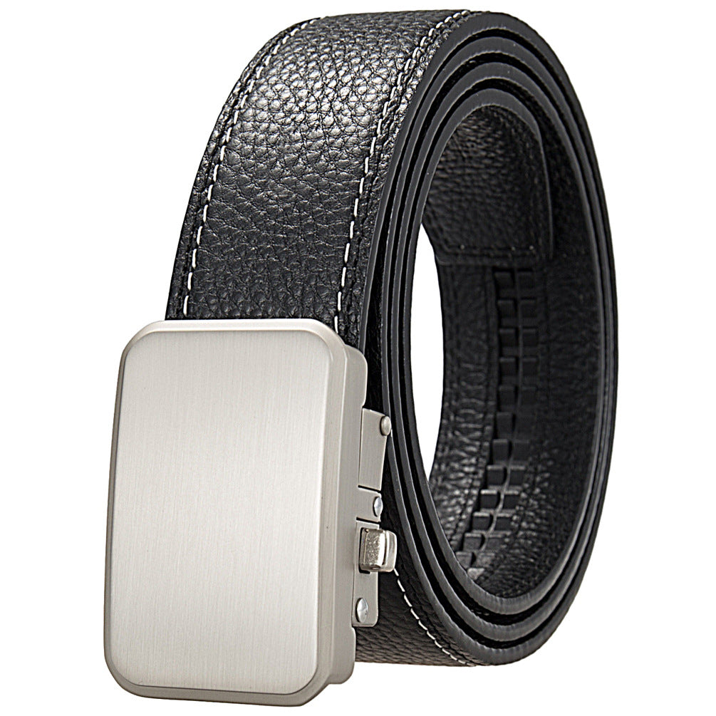 Ceinture pour homme Marc en cuir noir avec boucle automatique en alliage gris foncé et coutures blanches décoratives.
