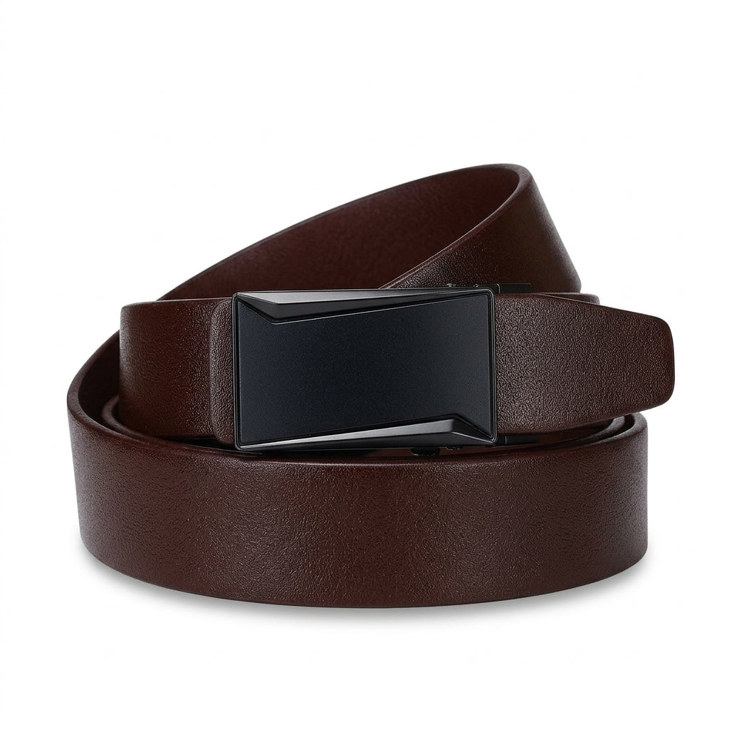 Ceinture homme Marigny en cuir de vachette marron avec boucle automatique rectangulaire noire sur fond sombre