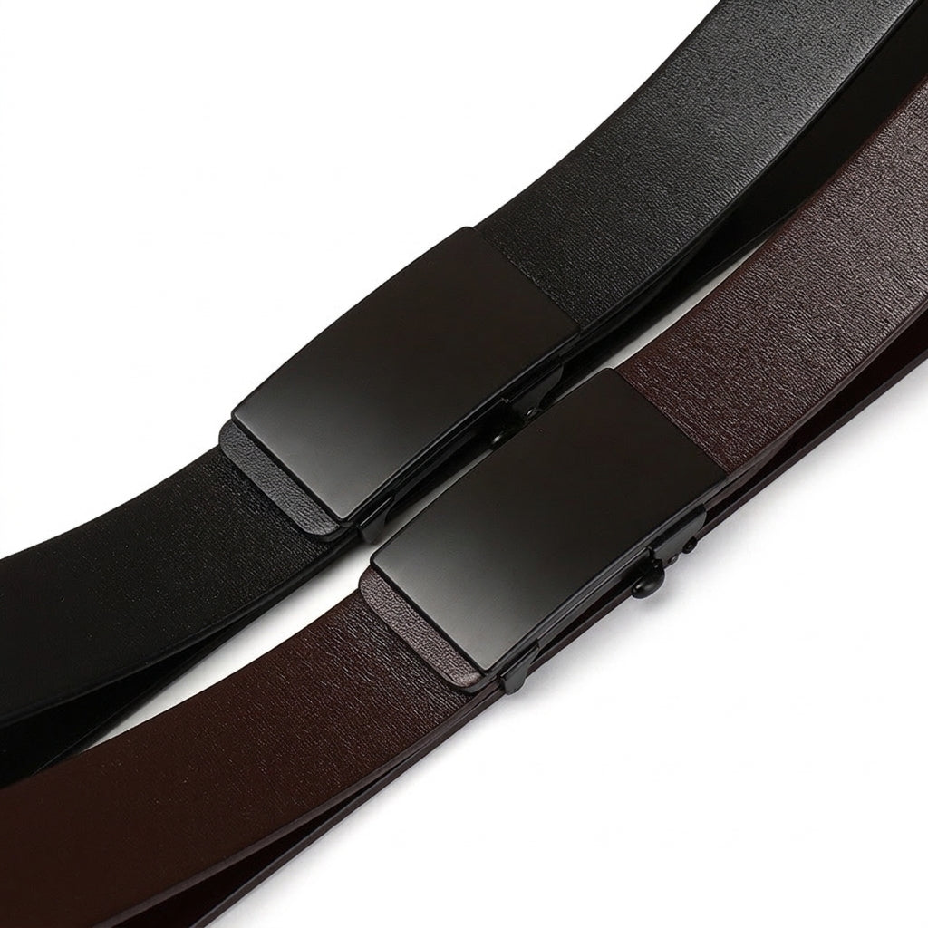 Deux ceintures en cuir véritable Marivaux, l'une noire et l'autre marron, avec boucle automatique rectangulaire en alliage noir, vue rapprochée des détails de texture et de finition.