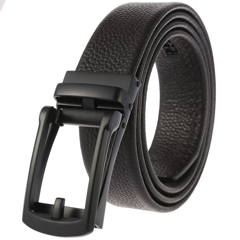 Ceinture homme Max en cuir texturé marron avec boucle rectangulaire noire mate et système de réglage automatique. #fullwidth